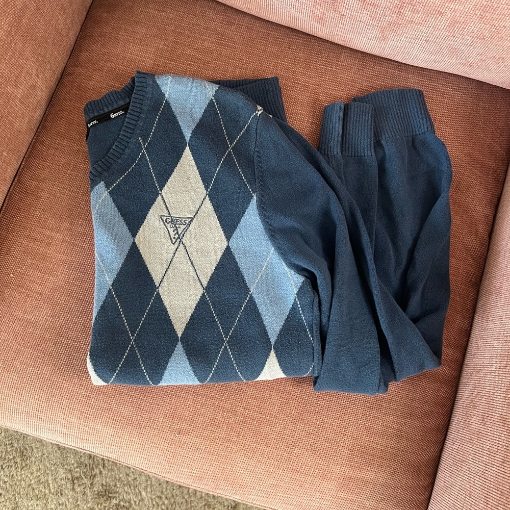 VINTAGE Guess Sweater (Size M)